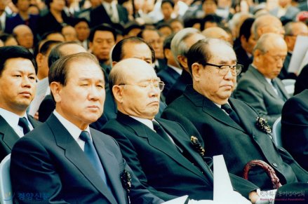 卢泰愚、全斗焕、崔圭夏（前排从左至右）