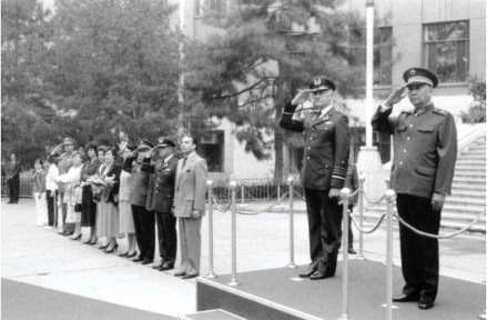 1987年10月，空军总司令费尔南多·马太代表军政府访问中国