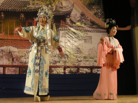上海越剧院排演《情系山河恋》
