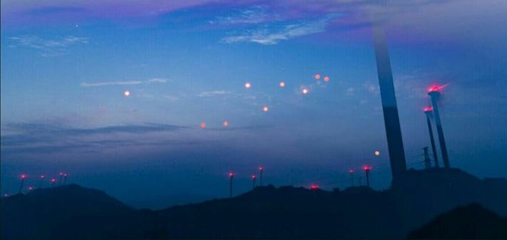 夜晚的南山风电场
