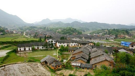 张谷英村