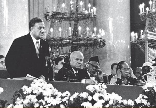 友大首任校长鲁缅采夫（1960年）