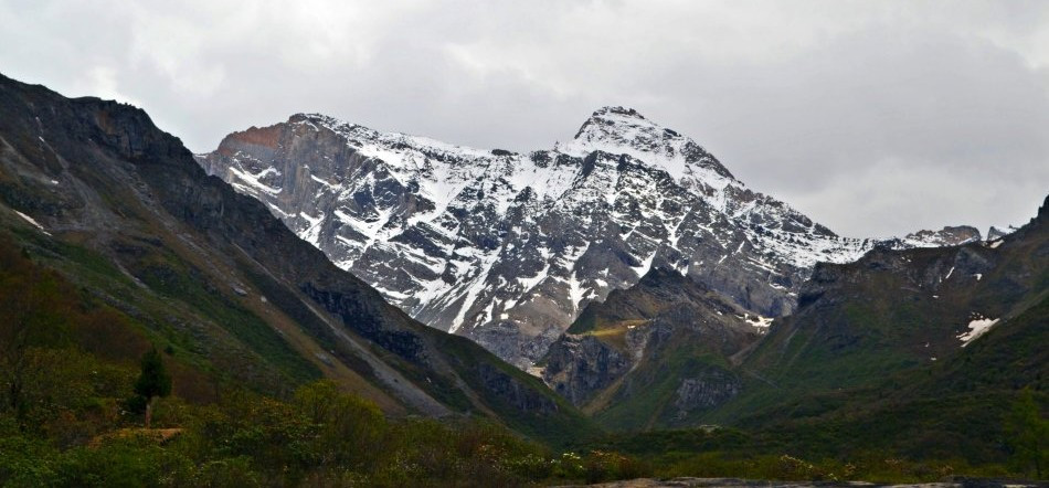 发源地岷山主峰雪宝顶