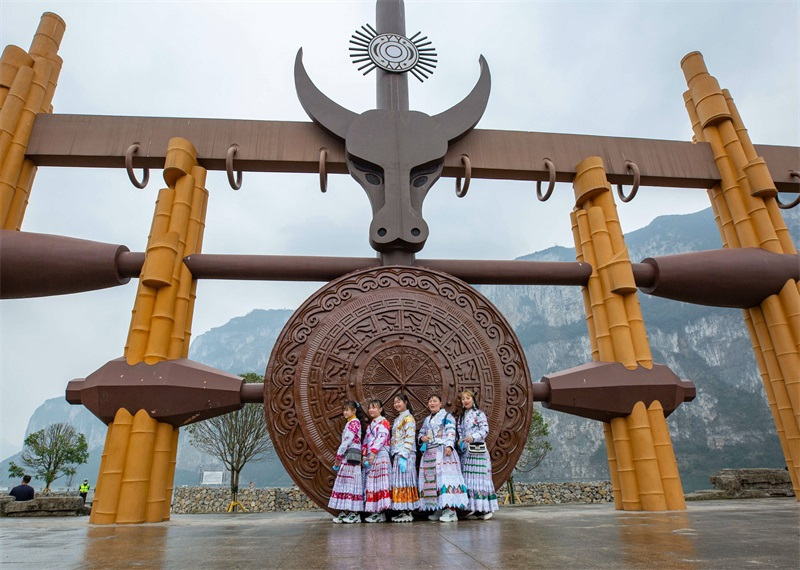黔西市境内少数民族文化活动现场图