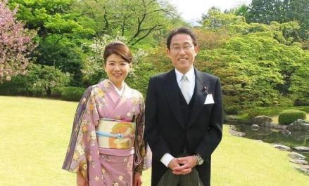 岸田文雄与夫人裕子