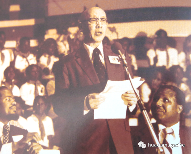 唐明照在联合国会场 