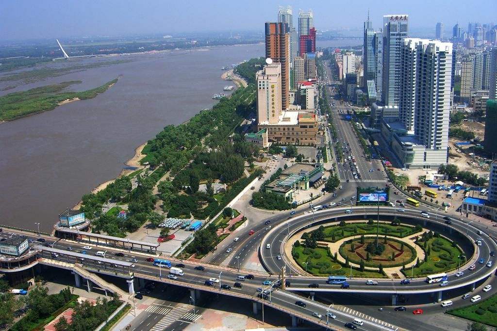 哈尔滨松花江公路大桥远眺图