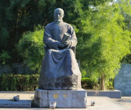 为学笠剑--林纾坐像