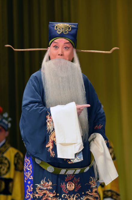 尹章旭在《龙凤呈祥》中饰乔玄