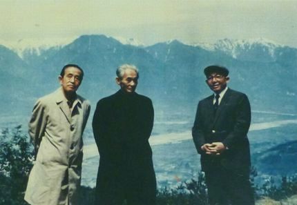 1970年井上靖与川端康成、东山魁夷在安昙野