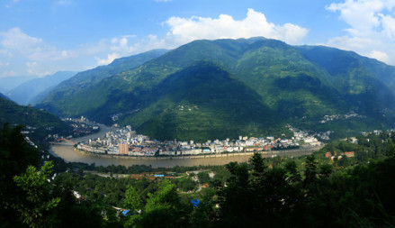 金口河城区一隅远眺