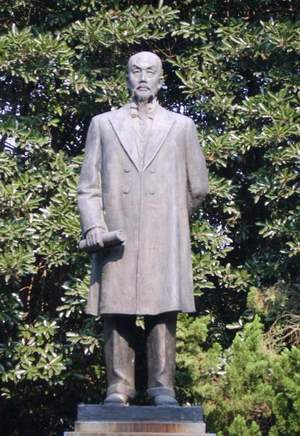 张謇塑像 