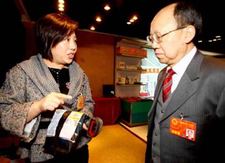 乔天明与陈晓颖探讨打击假冒伪劣产品的话题