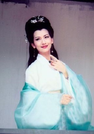 《新白娘子传奇》中饰演白娘子