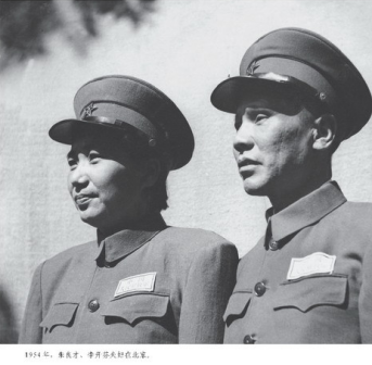 朱良才上将和夫人李开芬
