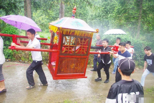 民俗-长安营镇“抬天王”