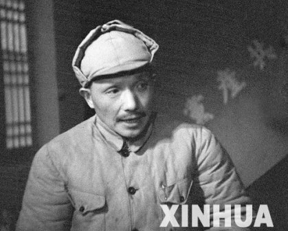 在中共七届二中全会上发言的邓小平（1949年3月）
