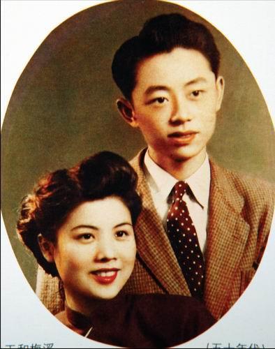 黄永玉和张梅溪合影