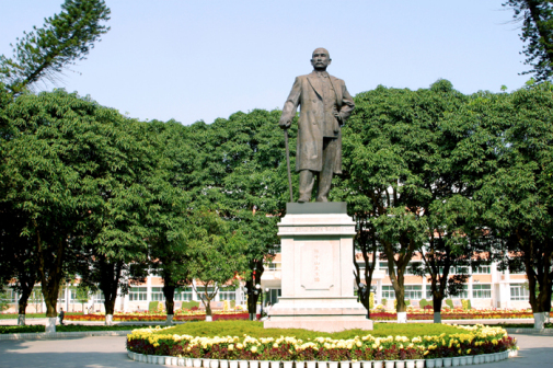 华南理工大学五山校区孙中山像