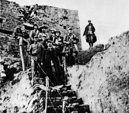 1940年9月24日，三八六旅突破榆社城垣。 
