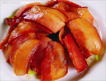 爆炒大块腊肉 