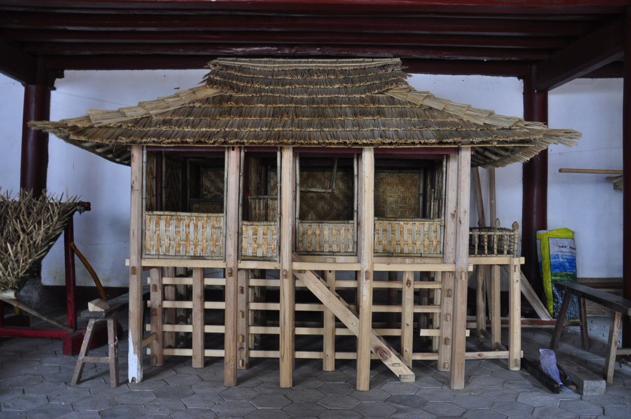 德昂族建筑模型 
