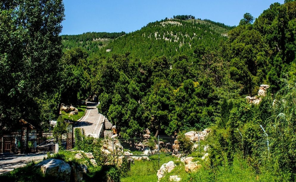 尼山地质地貌