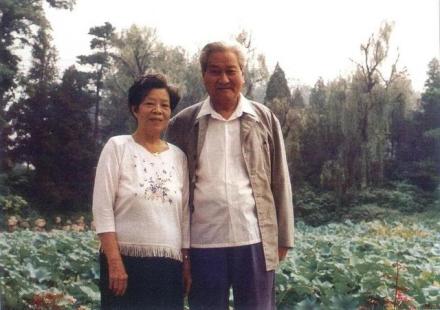 黄万里、丁玉隽夫妇1992年摄于清华园