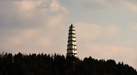 崇霞宝塔