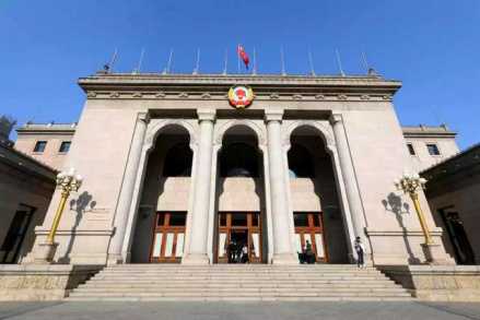政协全国委员会礼堂悬挂会徽
