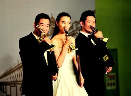 张国立、黄晓明金鸡封帝，宋佳封后 