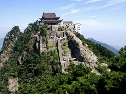山峰山洞