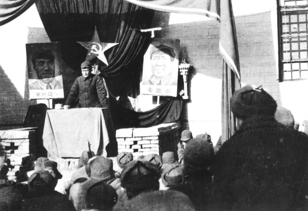 1946年，沙可夫在束鹿作文艺政策报告