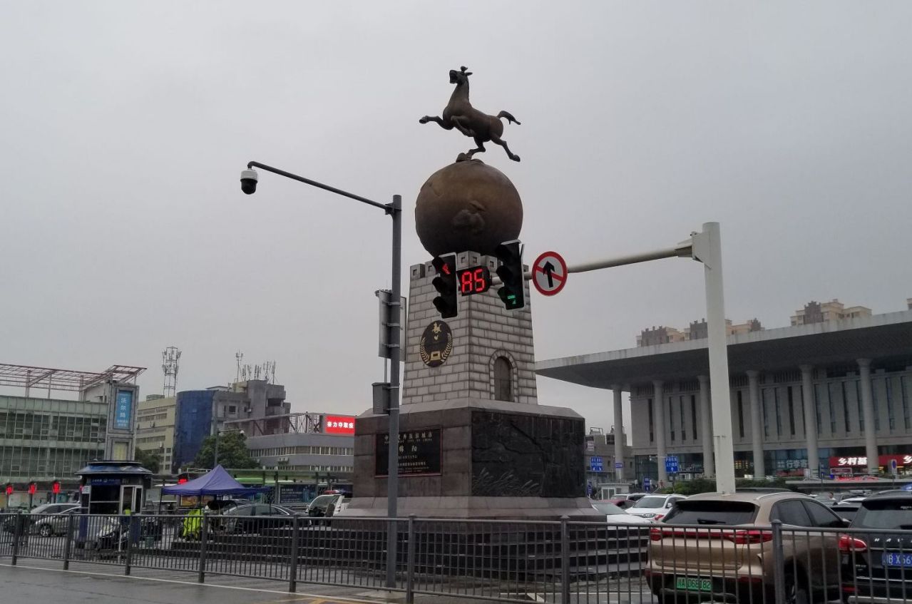 绵阳站站前广场的“马踏飞燕”