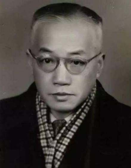 厉麟似 