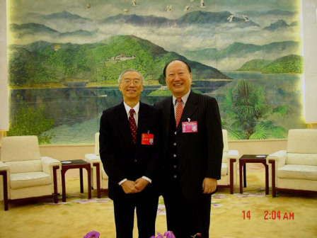 陈佳洱(左)