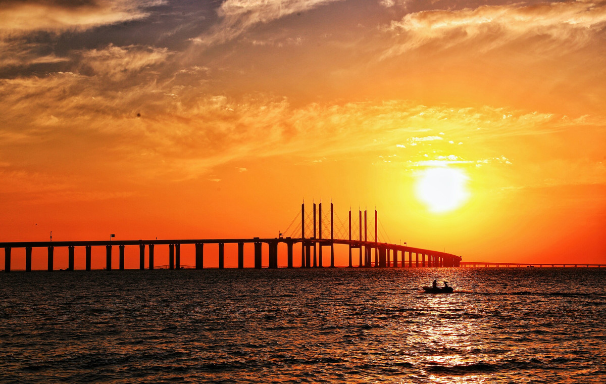 胶州湾大桥夕阳西下