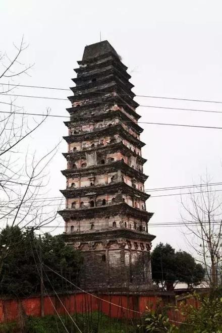 三江白塔