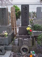 三鹰禅林寺的太宰治墓