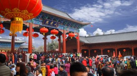 开封万岁山庙会 