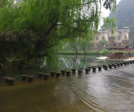 图三 桂林恭城跳岩