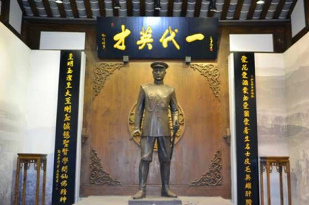 尹昌衡像 