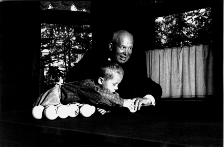 赫鲁晓夫与外孙阿廖沙·阿朱别伊 