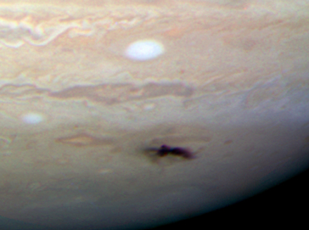 哈勃太空望远镜拍摄的2009年木星撞击，痕迹长约8000千米