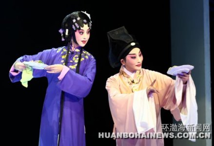 闭幕演出新版《开店》