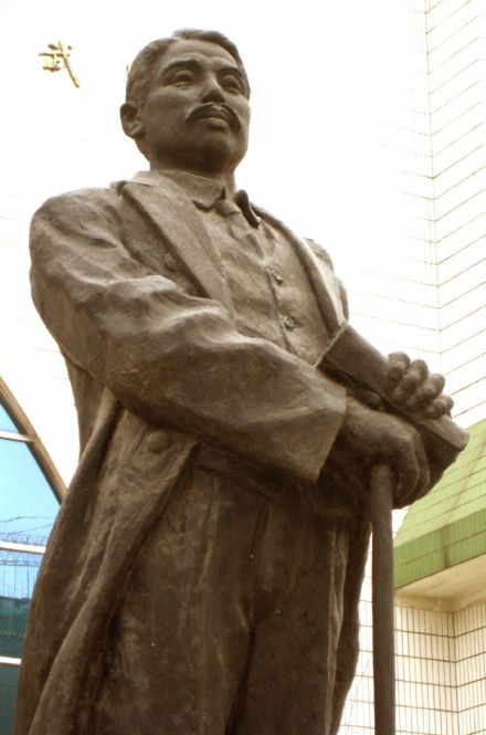 黄兴铜像