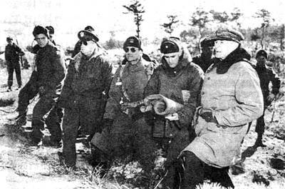 1951年1月28日，麦克阿瑟与李奇微视察战场 