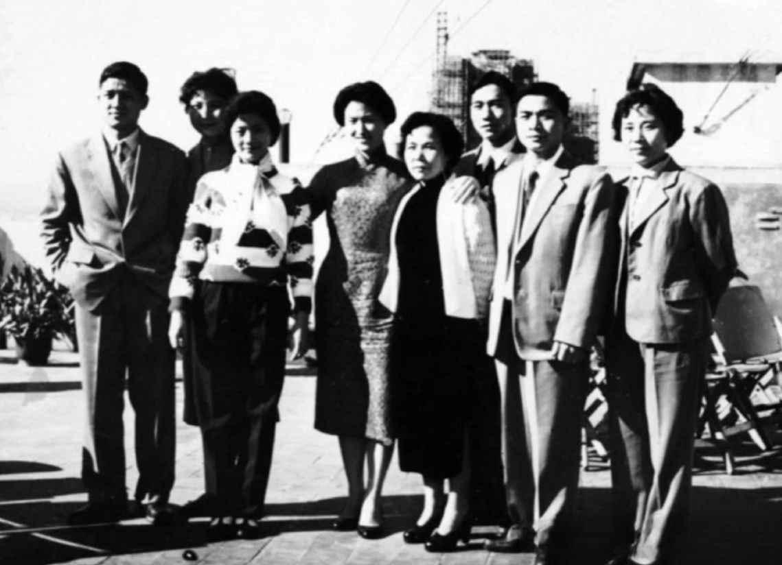 1960年12月-1961年1月赴港演出（孟莉英左三）