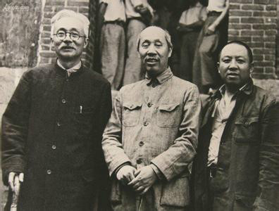 林伯渠和董必武、王若飞在重庆八路军办事处