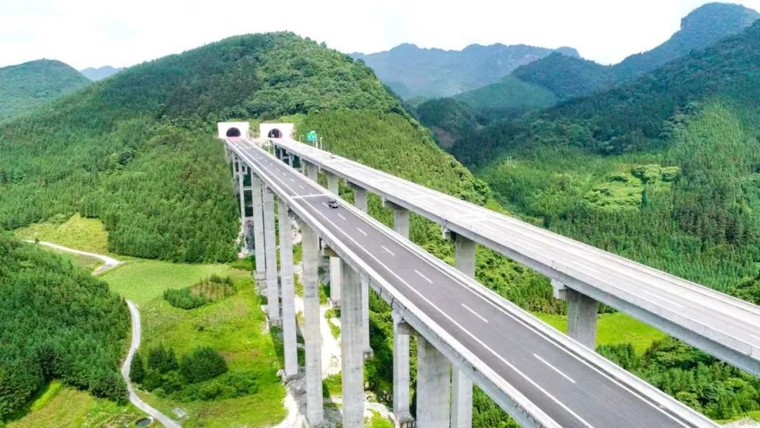 叙威高速公路